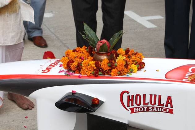 Inder weihen den Sauber Boliden - formula 1 GP, Indien Delhi Buddh International Circuit 28.10.11, Impressionen, Team Sauber,