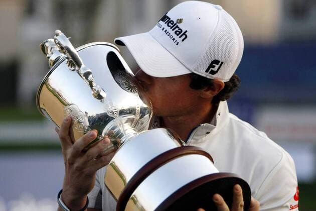 Rory McIlroy of Northern Ireland, center, holds his champion trophy during the award ceremony after the final round of the Lake Malaren Shanghai Masters golf tournament in Shanghai, China, 30 October 2011. McIlroy had led the 30-strong field from the opening day, but a wayward final round saw him having to dig deep to card a level par 72 to finish on a 72-hole total of 288 (-18). Rory McIlroy $2m richer after China victory  20111030_95074 o0 Mc Ilroy Nordirland