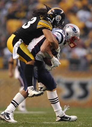 Oct 30th, 2011: Troy Polamalu 43 and Rob Gronkowski 87 in action during the New England Patriots vs Pittsburgh Steelers game in Pittsburgh at Heinz Field. NFL American Football Herren USA 2011: Patriots vs Steelers OCT 30 - ZUMAcp5
