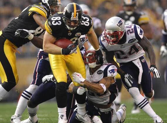 Oct 30th, 2011: Heath Miller 83 in action during the New England Patriots vs Pittsburgh Steelers game in Pittsburgh at Heinz Field. NFL American Football Herren USA 2011: Patriots vs Steelers OCT 30 - ZUMAcp5