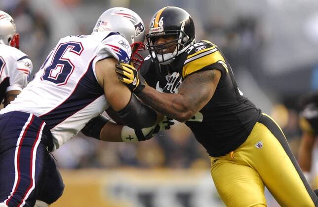 Oct 30th, 2011: LaMarr Woodley 56 in action during the New England Patriots vs Pittsburgh Steelers game in Pittsburgh at Heinz Field. NFL American Football Herren USA 2011: Patriots vs Steelers OCT 30 - ZUMAcp5