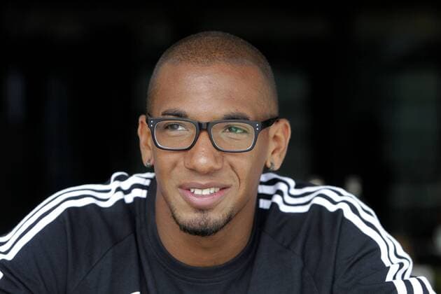 Interview mit Jerome Boateng auf der Terrasse im Hyatt Hotel in Düsseldorf am 01.09.2011 Fussball,Herren,Männer,DFB,Nationalmannschaft,Porträt,Fotoshooting, Interview,Mimik,Gestik,Brille,quer