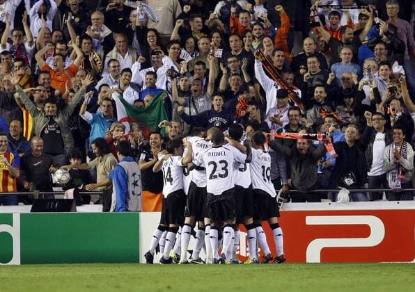 Valencia CF jubelt mit seinen Fans  o0 Totale