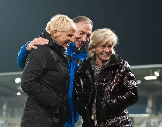 Nach dem Spiel: Trainer Bernd SCHROEDER (POT) im Gespräch mit Managerin Doris FITSCHEN (l Frauennationalmannschaft) und Frauen Bundestrainerin Silvia NEID (r) Fussball UEFA Frauen Championsleague Saison 2011 2012, Gruppenspiel: 1.FFC Turbine Potsdam - Glasgow City LFC in Potsdam, Deutschland am 02.11.2011,