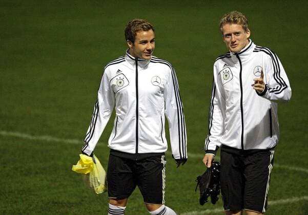 08.11.2011, Fussball, Training der deutschen Nationalmannschaft im Stadion Hoheluft des SC Victoria Hamburg. v.l. Mario Götze (Deutschland) , Andre Schürrle (Deutschland)