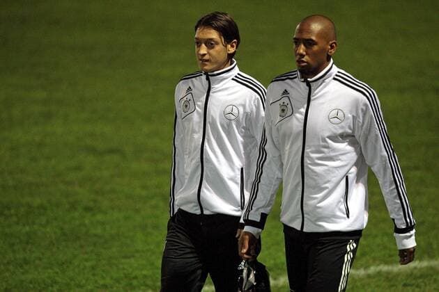 08.11.2011, Fussball, Training der deutschen Nationalmannschaft im Stadion Hoheluft des SC Victoria Hamburg. v.l. Mesut Özil (Deutschland) , Jerome Boateng (Deutschland)