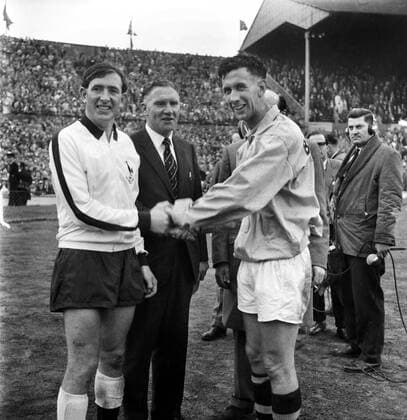Jimmy Adamson (Captain) - Burnley FC, congratulates Danny Blanchflower - Tottenham Hotspur after winning the match. Manager Bill Nicholson (behind) Burnley FC v Tottenham Hotspur FA Cup Final 05 05 1962.Wembley  sw