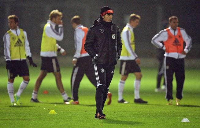 09.11.2011, Fussball, Training der deutschen Nationalmannschaft an der Imtech-Arena Hamburg. mi. Bundestrainer Joachim Löw (Deutschland)