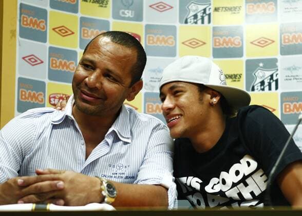 Neymar (e) e Neymar Jr PK FC Santos Campeonato Brasileiro x(181)xLuizxFernandoxMenezesx xFox  o0 Vater Familie privat Sohn