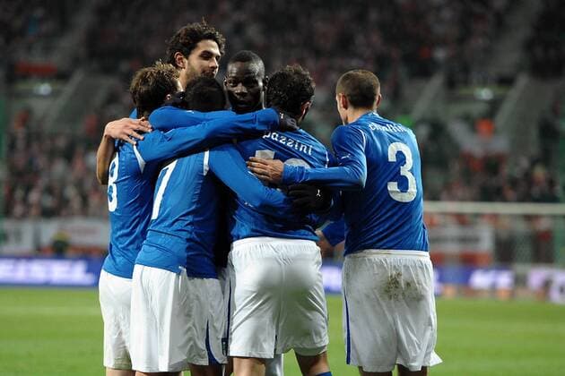 Wroclaw 11 11 2011 Polen - Italien: Mario Balotelli (Mitte) Jubel 