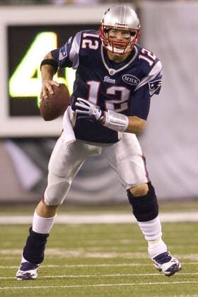 November 13, 2011: New England Patriots quarterback Tom Brady (12) scrambles with the ball during the NFL American Football Herren USA game between the New England Patriots and the New York Jets at the MetLife Stadium in East Rutherford, New Jersey. The Patriots beat the Jets, 37-16. NFL American Football Herren USA 2011: Patriots vs Jets NOV 13 - ZUMAcs7