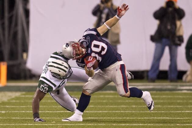 November 13, 2011: New England Patriots running back Danny Woodhead (39) runs with the ball as New York Jets inside linebacker David Harris (52) brings him down during the NFL American Football Herren USA game between the New England Patriots and the New York Jets at the MetLife Stadium in East Rutherford, New Jersey. The Patriots beat the Jets, 37-16. NFL American Football Herren USA 2011: Patriots vs Jets NOV 13 - ZUMAcs7