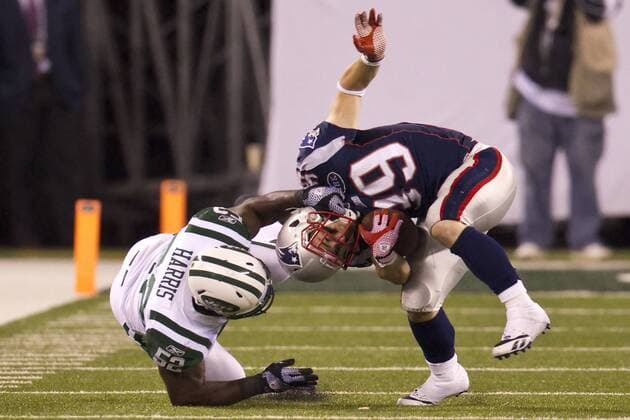 November 13, 2011: New England Patriots running back Danny Woodhead (39) runs with the ball as New York Jets inside linebacker David Harris (52) brings him down during the NFL American Football Herren USA game between the New England Patriots and the New York Jets at the MetLife Stadium in East Rutherford, New Jersey. The Patriots beat the Jets, 37-16. NFL American Football Herren USA 2011: Patriots vs Jets NOV 13 - ZUMAcs7