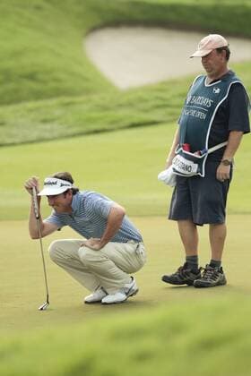 14.11.2011. Singapore. Gonzalo Fernandez Castano (ESP) lines up for his putt during the championship playoffs of the Barclays Singapore Open 2011, Sentosa Golf Club. xDanielxSweex  ActionPlus20203599 Content restricted for UK based newspaper