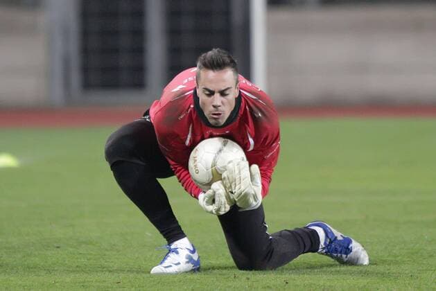 Diego BENAGLIO faengt einen Ball beim Training Training Nationalmannschaft Schweiz Freundschaftslaenderspiel, Herren, Maenner, Saison 2011-2012, 14.11.2011, Luxemburg - Schweiz