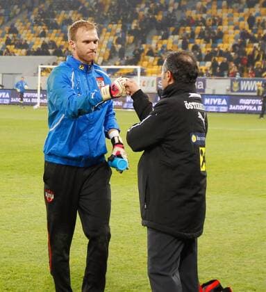 FUSSBALL - UKR vs AUT, Testspiel LWIW,UKRAINE,15.NOV.11 - FUSSBALL - ÖFB, Länderspiel, Freundschaftsspiel, Ukraine vs Österreich. Bild zeigt Robert Almer und Teamchef Marcel Koller (AUT). 
