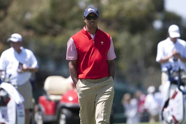 16 November 2011 : Tiger Woods casually walks up to the tee during the 2nd & final day of practice at the Presidents Cup at the Royal Melbourne Golf Club in Melbourne, Australia. PGA Golf Herren NOV 16 The Presidents Cup Icon11111614753 EDITORIAL USE ONLY