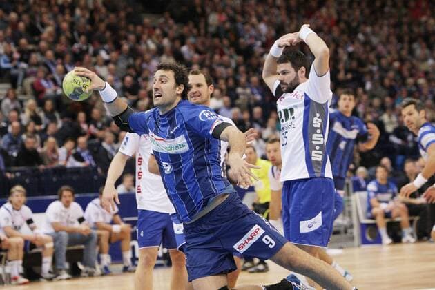 Igor VORI (HSV) setzt sich durch HSV Handball - TV Grosswallstadt in der O2 World Hamburg, Toyota Handball Bundesliga Saison 2011 12 Sportler DHB Deutschland Handballspieler Hamburger SV Dateiname