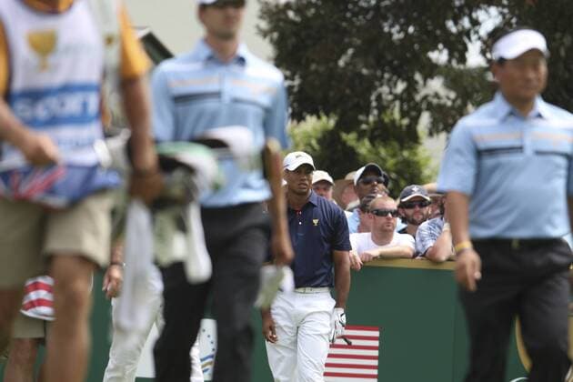 17 November 2011 : Tiger Woods (center) looks at his iron shot as internationals Adam Scott & K.J Choi walk on during the 1st day Foursomes Matches at the Presidents Cup at the Royal Melbourne Golf Club in Melbourne, Australia. PGA Golf Herren NOV 17 Presidents Cup - Day 1 Foursomes matches Icon111117032 EDITORIAL USE ONLY