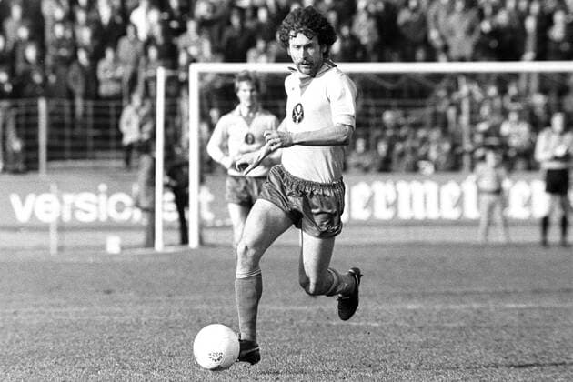 Aus 1. BL Saison 1977 1978 Eintracht Braunschweig gegen Borussia Dortmund 0:1 am 11.03.1978. Im Foto: BS Spieler Paul Breitner.