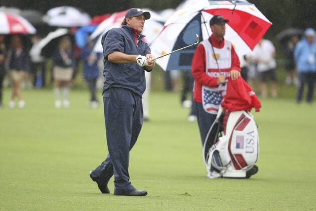 19 November 2011 : Phil Mickelson looks up after playing an iron shot during the third-round Foursome matches at the Presidents Cup at the Royal Melbourne Golf Club in Melbourne, Australia. PGA Golf Herren NOV 19 Presidents Cup - Day three-Foursome matches Icon11111700020 EDITORIAL USE ONLY