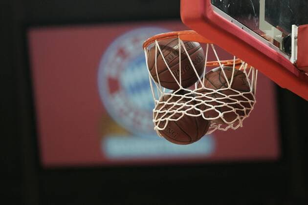Beko BBL Basketball Bundesliga FC Bayern München vs Fraport Skyliners Frankfurt, Audi Dome München: Bälle zappeln im Netz - Bayern München schickt sich an, auch im Basketball zu einer sportlichen Macht zu werden o0 Ball, Bälle, Spielgerät, Sportgerät, Equipment Objekte Symbol Korb Basketballkorb