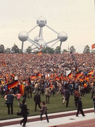 West Germany v USSR (Russia). The European Nations Cup Final 1972 18 06 1972.West German fans invade the pitch after winning the final.  o0 Totale Jubel Gedränge Platz stürmen sieg Atomium Brüssel Massen Zuschauermassen