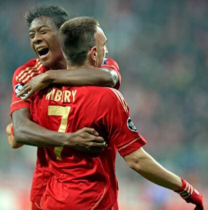 FUSSBALL - CL, Bayern vs Villarreal MUENCHEN,DEUTSCHLAND,22.NOV.11 - FUSSBALL - UEFA Champions League, Gruppenphase, FC Bayern München vs Villarreal CF. Bild zeigt den Jubel von Franck Ribery und David Alaba (Bayern). 