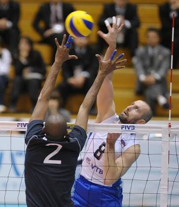 KUMAMOTO, Nov. 25, 2011 -- Sergey Tetyukhin (R) of Russia spikes the ball during the match against Egypy at the World Cup men s volleyball tournament in Kumamoto, Japan, Nov. 25, 2011. Russia won 3-1. (Xinhua Kenichiro Seki) (jyc) JAPAN-KUMAMOTO-VOLLEYBALL-WORLD CUP-RUSSIA VS EGYPT 