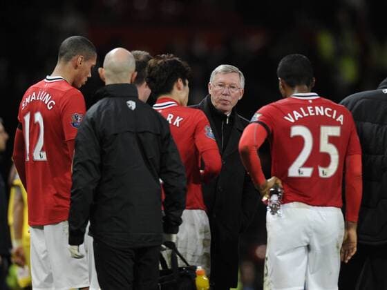 Sir Alex Ferguson manager of Manchester United talks to his players before extra time Carling Cup quarter final, Manchester United (ManU) - Crystal Palace EDITORIAL USE ONLY. No use with unauthorised audio, video, data, fixture lists, club league logos or live services. Online in-match use limited to 120 images, no video emulation. No use in betting, games or single club league player publications.