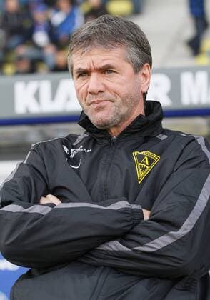 Karlsruher SC - Alemannia Aachen Friedhelm FUNKEL, Trainer Alemannia Aachen, Portrait, Porträt, Freisteller Einzelbild hoch Fussball 2.BL 2011 2012
