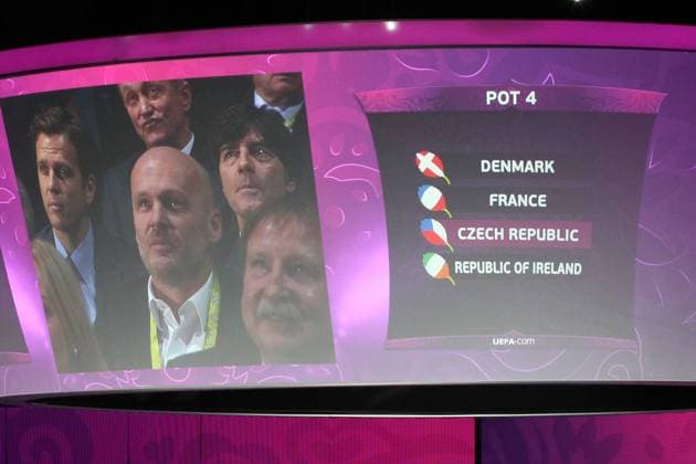 02.12.2011 Kiew UKRAINE UEFA EURO Auslosung 2012 OGLADAJA LOSOWANIE; OLIVIER BIERHOFF (L), Trainer FRANCISZEK SMUDA (Polen) (Polen), MARTIN BILEK, Bundestrainer Joachim Löw (GER DFB) (P)  20111102CSLG0049
