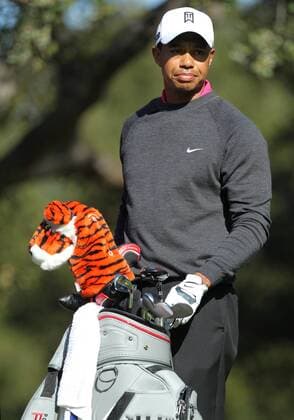 December 01, 2011: Tiger Woods watches on during the first round of the Chevron World Challenge at Sherwood Country Club in Thousand Oaks, CA. PGA Golf Herren DEC 01 Chevron World Challenge - First Round Icon111201011 EDITORIAL USE ONLY