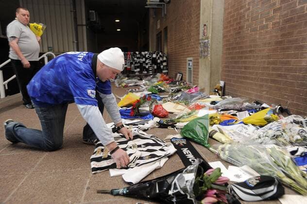 Tributes left for the former Newcastle United midfielder Gary Speed who passed away last week before the Premier League football match between Newcastle United and Chelsea FC on 3 December 2011, at St. James Park, Newcastle upon Tyne, England. Barclays Premier League Newcastle United v Chelsea 3rd December, 2011 EDITORIAL USE ONLY. No use with unauthorised audio, video, data, fixture lists, club league logos or live services. Online in-match use limited to 120 images, no video emulation. No use in betting, games or single club league player publications.