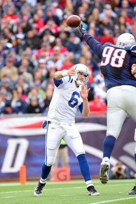 December 4, 2011: New England Patriots defensive tackle Gerard Warren (98) tips the pass thrown by Indianapolis Colts quarterback Dan Orlovsky (6) during the NFL American Football Herren USA game between the Indianapolis Colts and New England Patriots at Gillette Stadium in Foxborough, Massachusetts. New England leads at the half 17-3. Anthony Nesmith CSM. NFL American Football Herren USA 2011: Colts vs Patriots DEC 04 - ZUMAc04