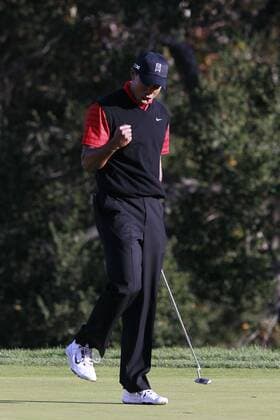 04 December 2011: Tiger Woods celebrates during final round of the Chevron World Challenge at the Sherwood Country Club in Thousand Oaks, CA. PGA Golf Herren DEC 04 Chevron World Challenge - Final Round Icon269111204027 EDITORIAL USE ONLY