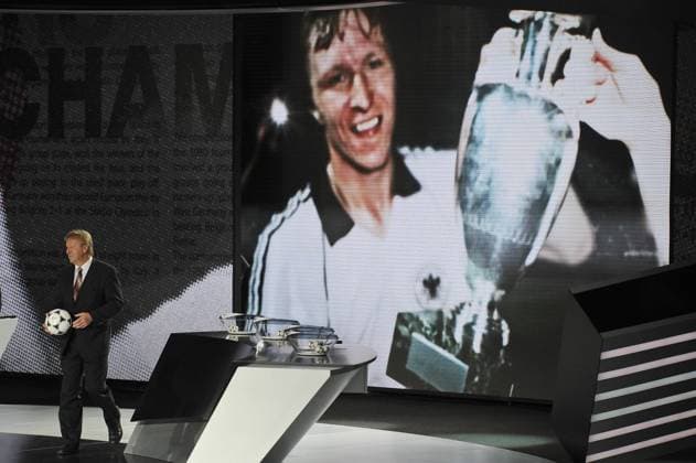 Hurst HRUBESCH, Deutschland, Europameister 1980, Legend of EURO Auslosung für die UEFA Fussball Europameisterschaft 2012 am 02.12.2011 in Kiew