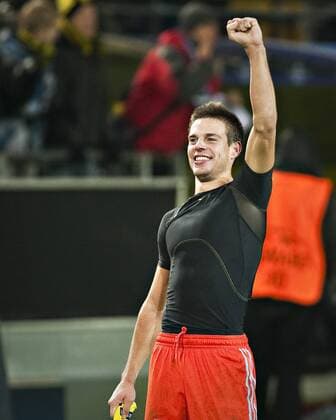 Dortmund, 06.12.2011, Signal-Iduna-Park Schlussjubel: Cesar Azpilicueta (OM) Borussia Dortmund - Olympique Marseille