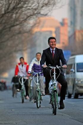 (111211) -- BEIJING, Dec. 11, 2011 (Xinhua) -- Lord Sebastian Coe, president of the organising committee of the London 2012 Olympic and Paralympic Games, rides a bicycle along a street in Beijing, capital of China, Dec. 11, 2011. Coe launched the Olympic bicycles at the British embassy in Beijing. (Xinhua Bai Xuefei) CHINA-BEIJING-LONDON 2012-SEBASTIAN COE 