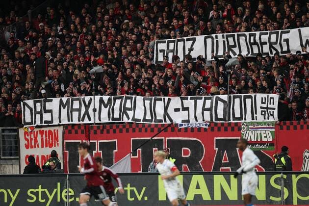 1. FC Nürnberg Fans präsentieren ein Plakat - Ganz Nürnberg will das Max Morlock Stadion