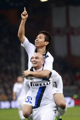 Yuto Nagatomo, Inter - Esteban Cambiasso, Inter Genova 13 12 2011 Stadio L.Ferraris Football Calcio Serie A 2011 2012, CFC Genoa 1893 (FC) vs Inter Mailand - paoloxnucci