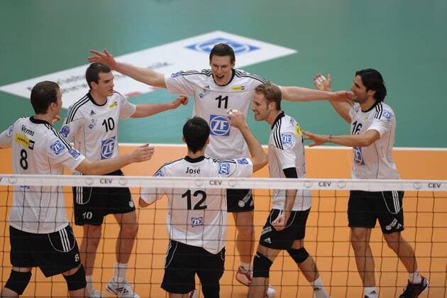 Freude beim VfB Friedrichshafen Volleyball, 1. Bundesliga, Männer, 2012 CEV Volleyball Champions League, VfB Friedrichshafen - Remat Zalau (ROM), 14.12.2011