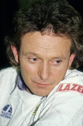 Egon Müller (Motorsportler) 02 91 pp Egon Müller im Februar 1991 in Explosiv (RTL) Deutschland deutsch Deutscher Mann Motorsport Motocross Rennsport Speedway Speedwayfahrer Fahrer Motorrad Motorradfahrer Motorradsport Sänger Musiker Amadeus Liszt german racing leger Pullover Hemd hoch Portrait lächelnd neutral