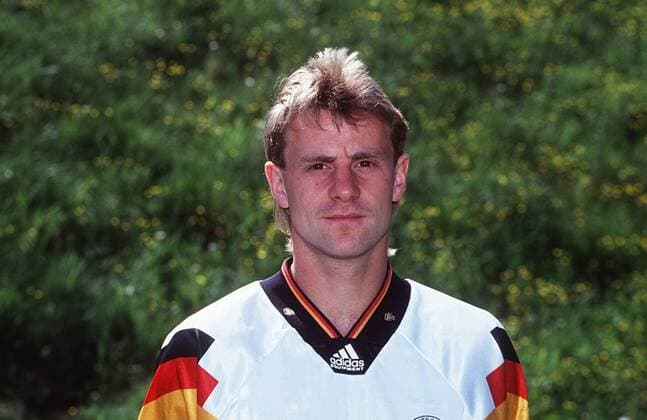Manfred Binz 05 92 hör quer halb Trikot neutral Mann Fußball Nationalmannschaft blond