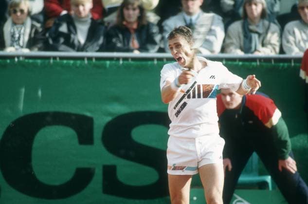 Ivan Lendl 05 93 ue Mann Tennis USA dunkelhaarig Tennisdress tennisspielend Tennisschläger hoch halb