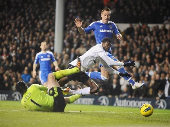 Football - Premier League - Tottenham Hotspur vs. Chelsea Emmanuel Adebayor (tott) scores his goal past Petr Cech and John Terry (Chelsea) 