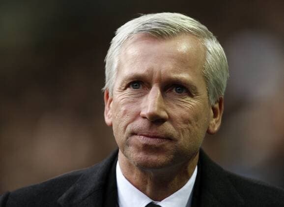 Bolton Wanderers - Newcastle United, Newcastle manager Alan Pardew at The Reebok Stadium. 