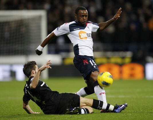 Bolton Wanderers - Newcastle United, Bolton s Nigel Reo Coker is tackled by Newcastle s Yohan Cabaye at The Reebok Stadium. 