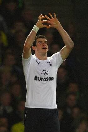 Football - Premier League - Norwich City vs. Tottenham Hotspur Tottenham s Gareth Bale celebrates his second goal at Carrow Road 