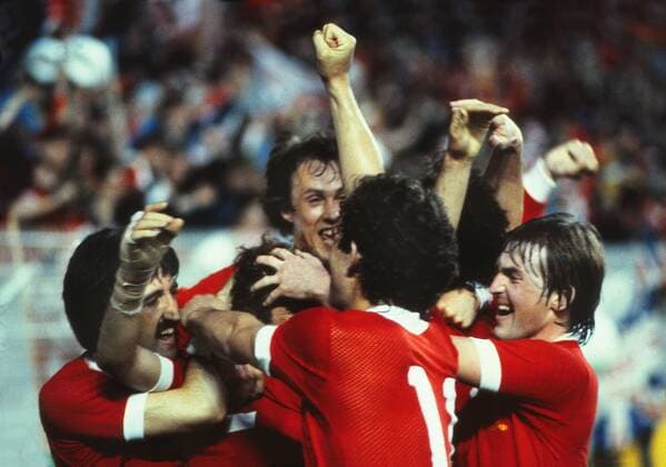 Kennedy Goal celebrations : Alan Kennedy celebrates scoring the winning goal for Liverool with David Johnson (Left) Phil Neal (Back) Graeme Souness (11) and Kenny Dalglish (right). Liverpool 1 Real Madrid 0, European Cup Final, Parc de Princes, Paris. 